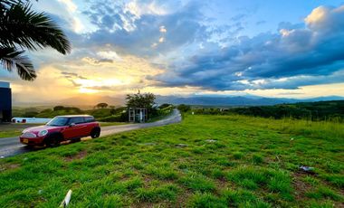 Majestuoso terreno en Cerritos Condominio Campestre con 11312 con vista al valle y con bosque nativo. Pereira - Colombia.