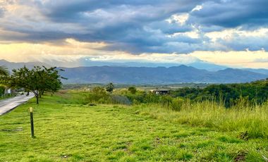 Majestuoso terreno en Cerritos Condominio Campestre con 11312 con vista al valle y con bosque nativo. Pereira - Colombia.