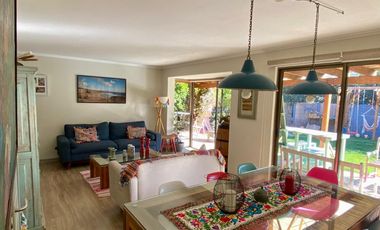 VENTA CASA SECTOR BRISAS NORTE 2 PISOS 3D + 3B + ESCRITORIO + TERRAZA + QUINCHO + PIEZA SERVICIO + PANELES SOLARES, COLEGIOS HIGHLANDS, CABO DE HORNOS