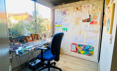 VENTA CASA SECTOR BRISAS NORTE 2 PISOS 3D + 3B + ESCRITORIO + TERRAZA + QUINCHO + PIEZA SERVICIO + PANELES SOLARES, COLEGIOS HIGHLANDS, CABO DE HORNOS