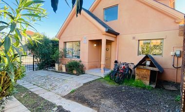 VENTA CASA SECTOR BRISAS NORTE 2 PISOS 3D + 3B + ESCRITORIO + TERRAZA + QUINCHO + PIEZA SERVICIO + PANELES SOLARES, COLEGIOS HIGHLANDS, CABO DE HORNOS