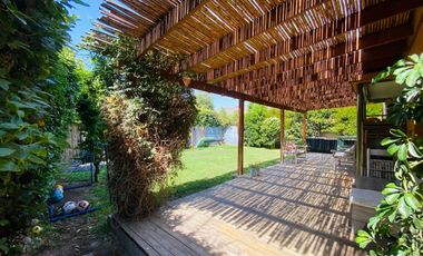 VENTA CASA SECTOR BRISAS NORTE 2 PISOS 3D + 3B + ESCRITORIO + TERRAZA + QUINCHO + PIEZA SERVICIO + PANELES SOLARES, COLEGIOS HIGHLANDS, CABO DE HORNOS