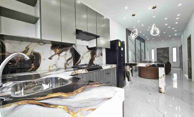 Vendo Hermosa Casa de Estreno , Salinas , Aloblada , Piscina , Parqueo seguro