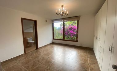 En Renta casa de 4 dormitorios en Puembo