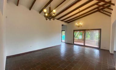 En Renta casa de 4 dormitorios en Puembo