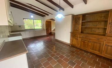 En Renta casa de 4 dormitorios en Puembo