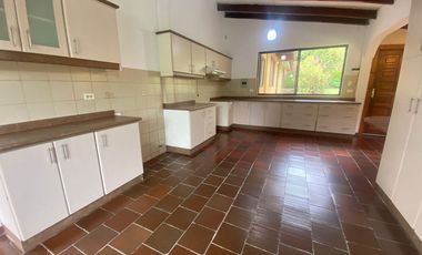 En Renta casa de 4 dormitorios en Puembo