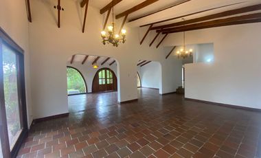 En Renta casa de 4 dormitorios en Puembo