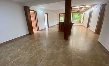 En Renta casa de 4 dormitorios en Puembo