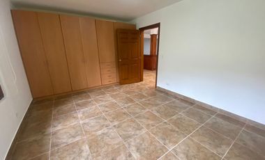 En Renta casa de 4 dormitorios en Puembo