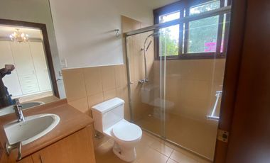 En Renta casa de 4 dormitorios en Puembo