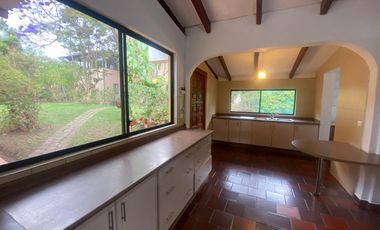 En Renta casa de 4 dormitorios en Puembo