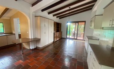 En Renta casa de 4 dormitorios en Puembo