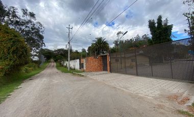 En Renta casa de 4 dormitorios en Puembo