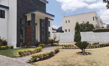 CASA DE LUJO EN VENTA, SECTOR MIRASIERRA LOS CHILLOS