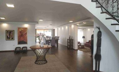 CASA DE LUJO EN VENTA, SECTOR MIRASIERRA LOS CHILLOS