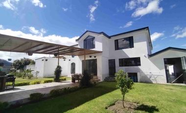 CASA DE LUJO EN VENTA, SECTOR MIRASIERRA LOS CHILLOS