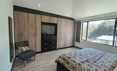 CASA DE LUJO EN VENTA, SECTOR MIRASIERRA LOS CHILLOS