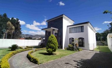 CASA DE LUJO EN VENTA, SECTOR MIRASIERRA LOS CHILLOS