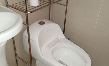 Se vende Casa Comercial, con local y Departamentos frente a Avenida, en Villa El Salvador