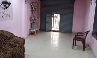 Se vende Casa Comercial, con local y Departamentos frente a Avenida, en Villa El Salvador