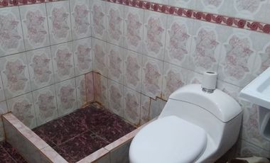 Se vende Casa Comercial, con local y Departamentos frente a Avenida, en Villa El Salvador