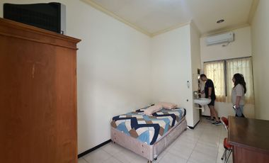 Rumah Kost Aktif Siwalankerto Padang Pasir Dekat Kampus Petra