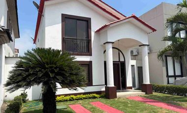 Alquilo Linda Casa en Samborondon,  Ciudadela Celeste , Semi-Amoblada