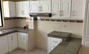 Alquilo Linda Casa en Samborondon,  Ciudadela Celeste , Semi-Amoblada