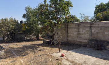 Venta de bonito terreno con construcción en obra gris