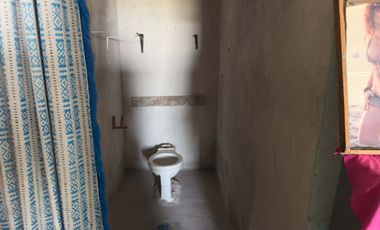 Venta de bonito terreno con construcción en obra gris