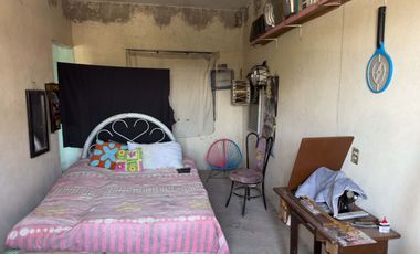 Venta de bonito terreno con construcción en obra gris