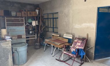 Venta de bonito terreno con construcción en obra gris