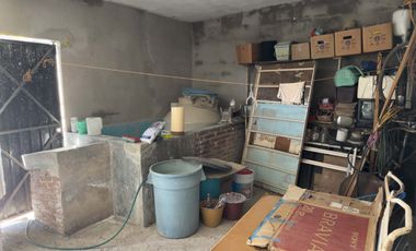 Venta de bonito terreno con construcción en obra gris