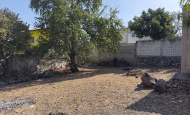 Venta de bonito terreno con construcción en obra gris