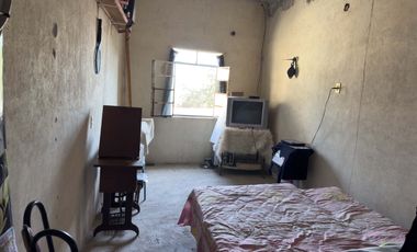 Venta de bonito terreno con construcción en obra gris