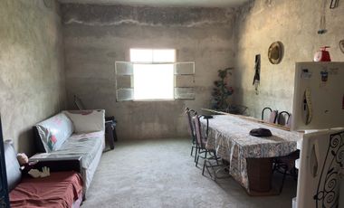 Venta de bonito terreno con construcción en obra gris