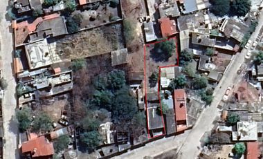 Venta de bonito terreno con construcción en obra gris