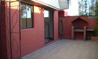 Vendo Casa independiente  4d/ 2b  Independiente de dos pisos,  Los Pinos.