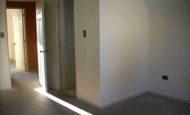 Vendo Casa independiente  4d/ 2b  Independiente de dos pisos,  Los Pinos.