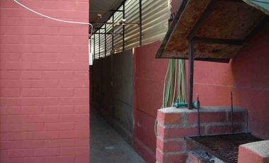 Vendo Casa independiente  4d/ 2b  Independiente de dos pisos,  Los Pinos.