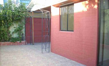 Vendo Casa independiente  4d/ 2b  Independiente de dos pisos,  Los Pinos.