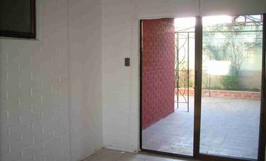 Vendo Casa independiente  4d/ 2b  Independiente de dos pisos,  Los Pinos.