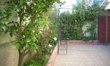 Vendo Casa independiente  4d/ 2b  Independiente de dos pisos,  Los Pinos.