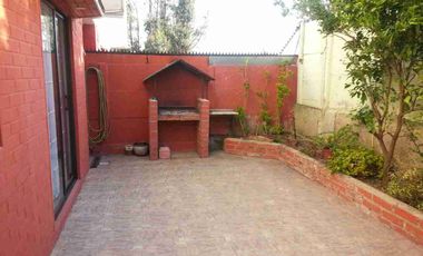 Vendo Casa independiente  4d/ 2b  Independiente de dos pisos,  Los Pinos.