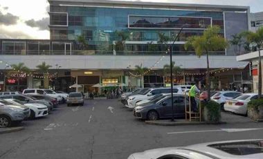 Local Mall del este