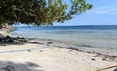 Beachfront 4 bedrooms 3 toilet and bath house for sale in Sta Cruz Baclayon Bohol