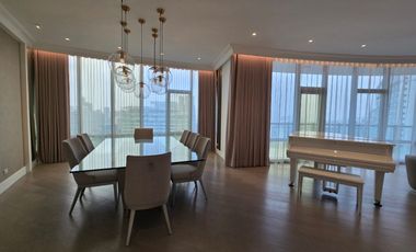 Elegantly designed 3 bedroom unit in Kirov with balcony for rent