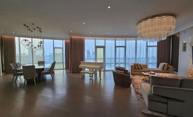 Elegantly designed 3 bedroom unit in Kirov with balcony for rent