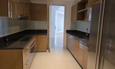 Elegantly designed 3 bedroom unit in Kirov with balcony for rent